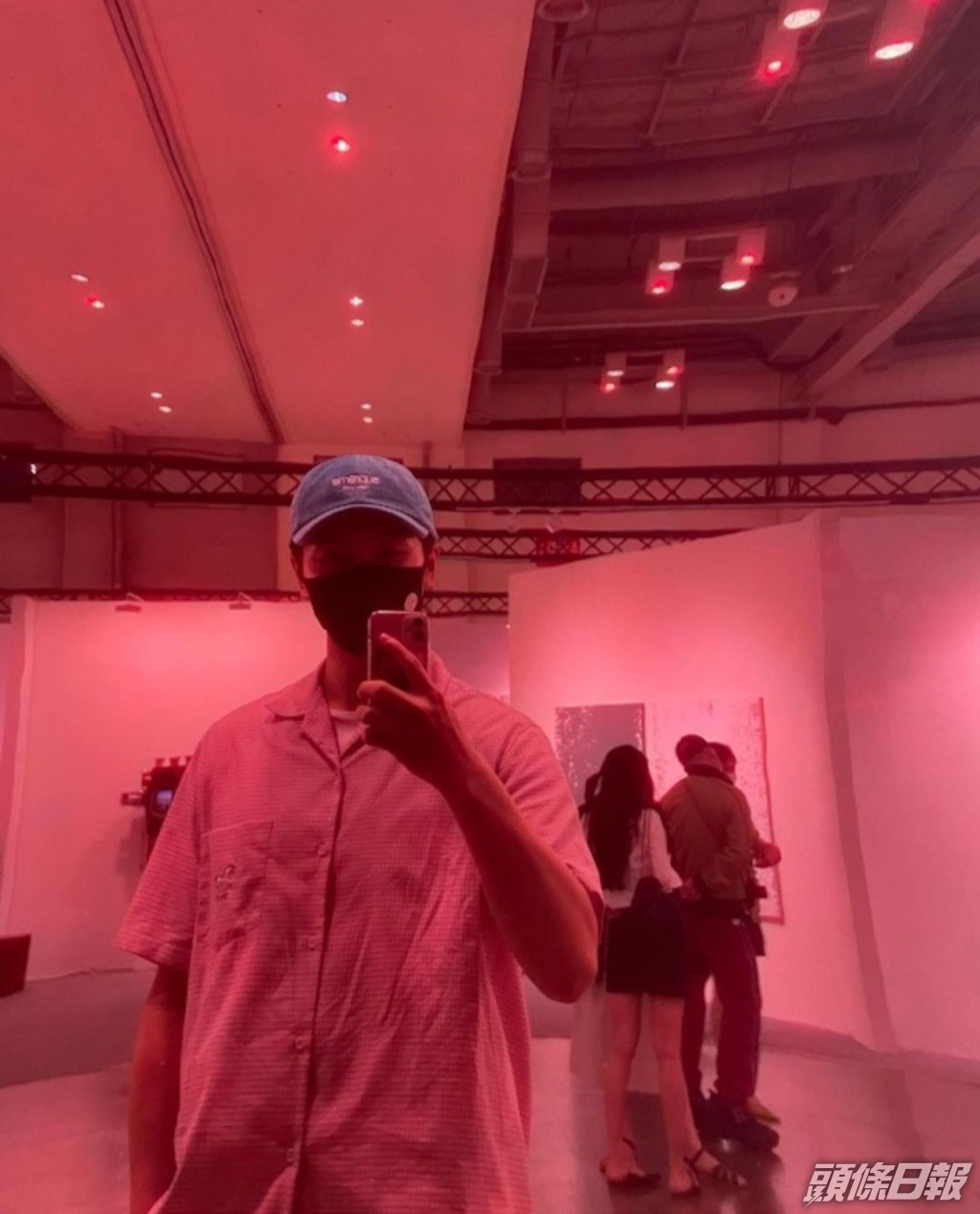 李昇基上月到釜山睇展覽,有在社交網晒相。
